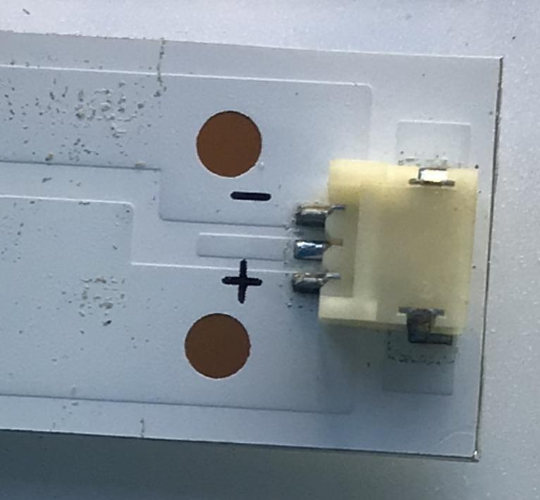 KIT DE LED'S PARA TV HISENSE ((2 PIEZAS)) / NUMERO DE PARTE CRH-BX32X1H30300502019REV1.0 / CRH-BX32X1H30300502019REV1.1 / JBD315X1H-LB81 / SVH320F19 / 2020010901 / 22355300 / 23995100 / 1235671 / MODELOS 32H4030F3 / 32H5510G / 32H5500G / 32H5G - Imagen 4
